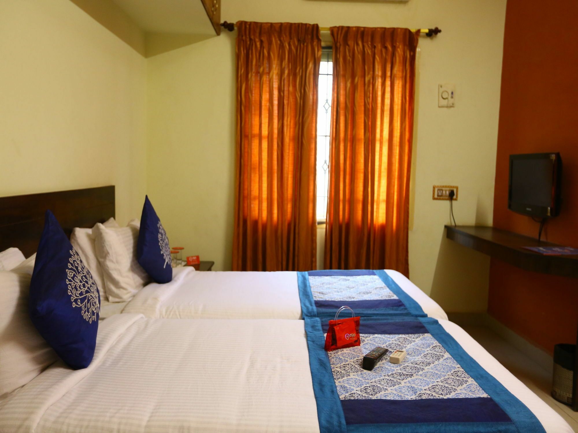 Fabexpress Nestlay Rooms Omr Chennai Exterior photo